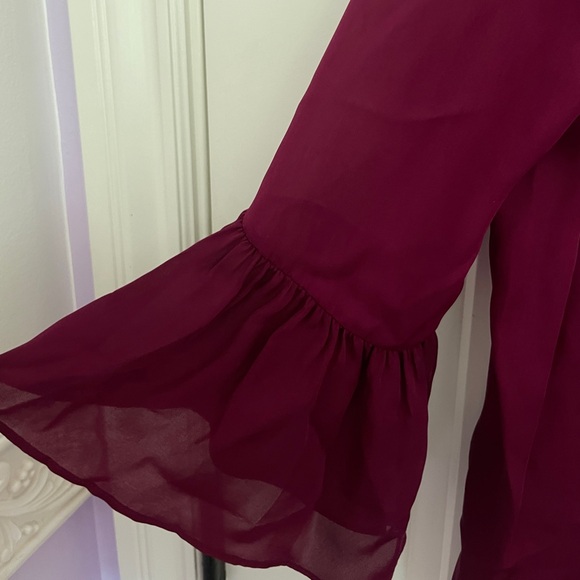 Alice and Olivia Currant Red Burgundy Button Down Blouse Ruffle Small w tie - Picture 6 of 9
